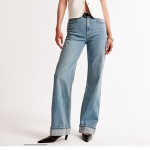 Abercrombie High Rise 90s Relaxed Jean, size 26R.
